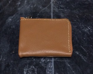 L字ファスナーの財布